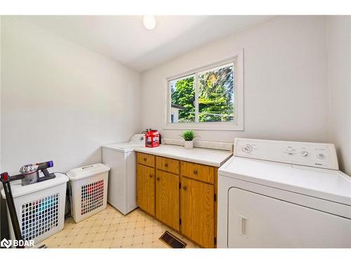 3156 25 Side Road, Innisfil, ON - Indoor Photo Showing Laundry Room