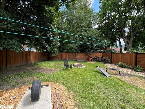 1073 3Rd Avenue A E, Owen Sound, ON - Outdoor With Backyard