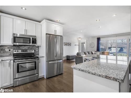 89 Melrose Avenue, Barrie, ON - Indoor Photo Showing Kitchen With Upgraded Kitchen