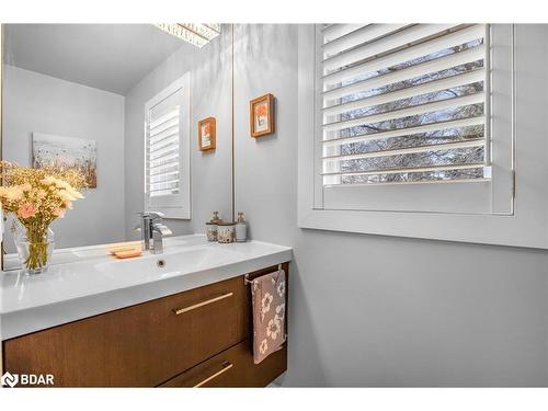 89 Melrose Avenue, Barrie, ON - Indoor Photo Showing Bathroom