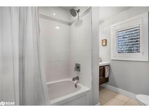 89 Melrose Avenue, Barrie, ON - Indoor Photo Showing Bathroom