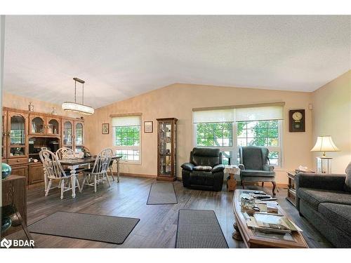 86 Clifton Street, Fenelon Falls, ON - Indoor Photo Showing Living Room