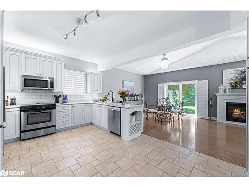 1119 Muriel Street, Innisfil, ON - Indoor Photo Showing Kitchen With Stainless Steel Kitchen With Upgraded Kitchen