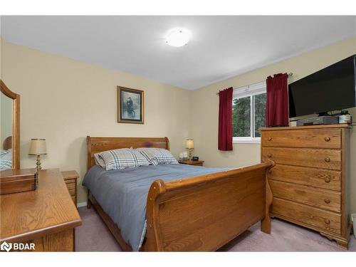 227 Rose Street, Barrie, ON - Indoor Photo Showing Bedroom