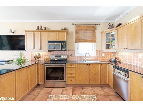 443 Aberdeen Boulevard, Midland, ON - Indoor Photo Showing Kitchen With Double Sink