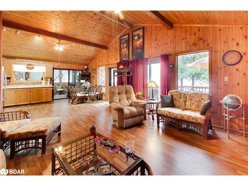 344 Loon Road, Georgina Island, ON - Indoor Photo Showing Living Room