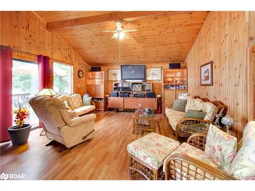 344 Loon Road, Georgina Island, ON - Indoor Photo Showing Living Room