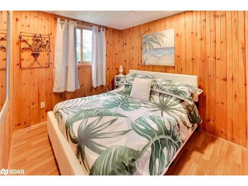 344 Loon Road, Georgina Island, ON - Indoor Photo Showing Bedroom