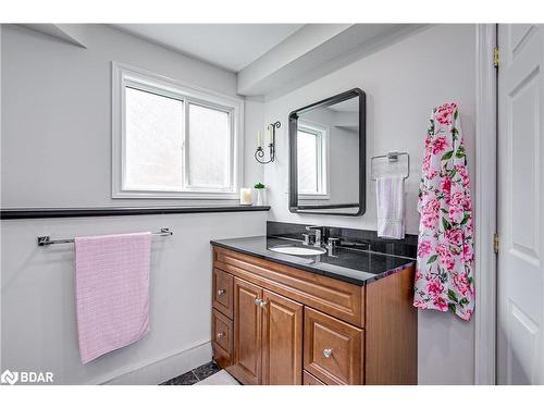 675 James Street, Innisfil, ON - Indoor Photo Showing Bathroom