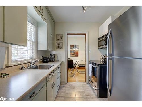 1-15 Parkside Drive, Barrie, ON - Indoor Photo Showing Kitchen