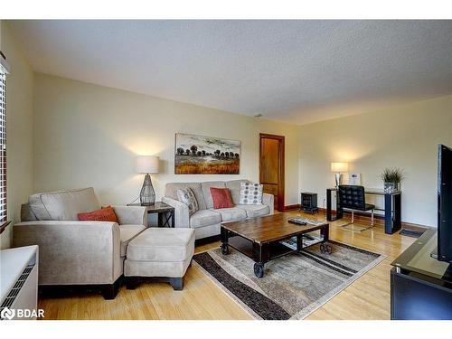 1-15 Parkside Drive, Barrie, ON - Indoor Photo Showing Living Room