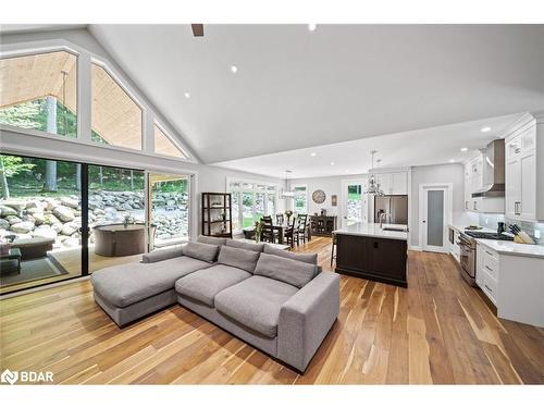 1087 Vindin Street, Midland, ON - Indoor Photo Showing Living Room