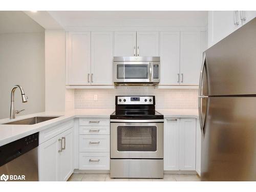 1208-140 Dunlop Street E, Barrie, ON - Indoor Photo Showing Kitchen With Stainless Steel Kitchen With Upgraded Kitchen