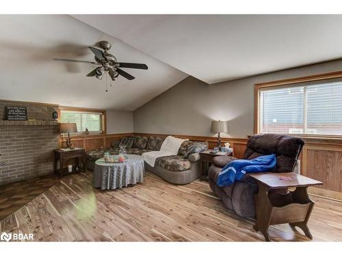 98 Snyder'S Road E, Baden, ON - Indoor Photo Showing Living Room