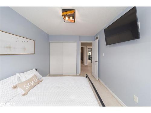 209 Harvie Road, Barrie, ON - Indoor Photo Showing Bedroom