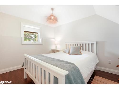 154 Ball Point Road, Kawartha Lakes, ON - Indoor Photo Showing Bedroom