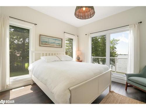 154 Ball Point Road, Kawartha Lakes, ON - Indoor Photo Showing Bedroom