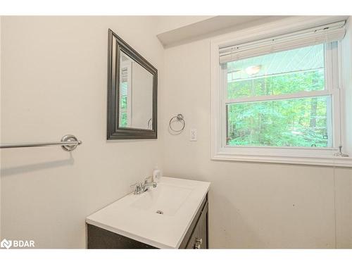 4 Clover Court, Kawartha Lakes, ON - Indoor Photo Showing Bathroom