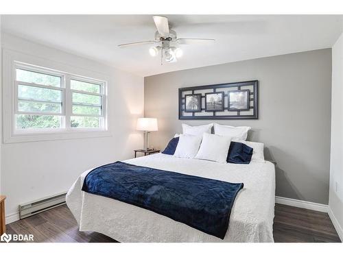 9 North Street W, Orillia, ON - Indoor Photo Showing Bedroom