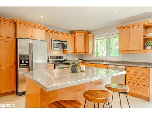 35 Adelaide Street, Barrie, ON - Indoor Photo Showing Kitchen