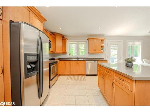 35 Adelaide Street, Barrie, ON - Indoor Photo Showing Kitchen