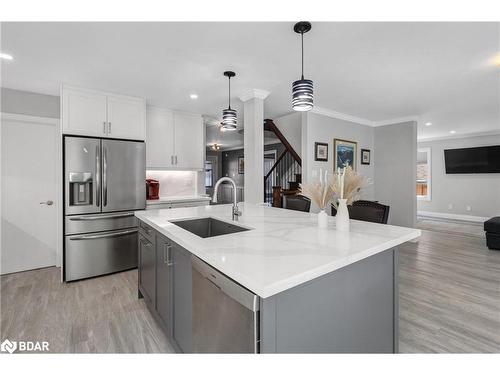 23 Grants Way, Barrie, ON - Indoor Photo Showing Kitchen With Upgraded Kitchen