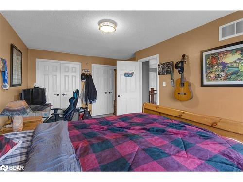 23 Grants Way, Barrie, ON - Indoor Photo Showing Bedroom