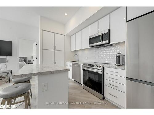 427-415 Sea Ray Ave Avenue, Innisfil, ON - Indoor Photo Showing Kitchen
