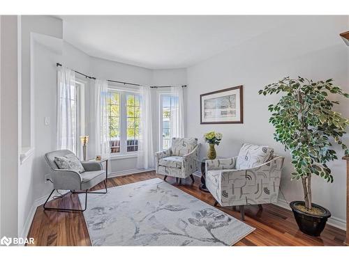 9 Tascona Court, Barrie, ON - Indoor Photo Showing Living Room