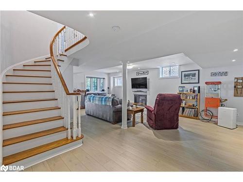 9 Tascona Court, Barrie, ON - Indoor Photo Showing Living Room