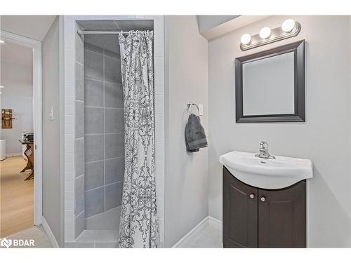 9 Tascona Court, Barrie, ON - Indoor Photo Showing Bathroom