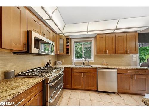60 Columbia Road, Barrie, ON - Indoor Photo Showing Kitchen With Stainless Steel Kitchen