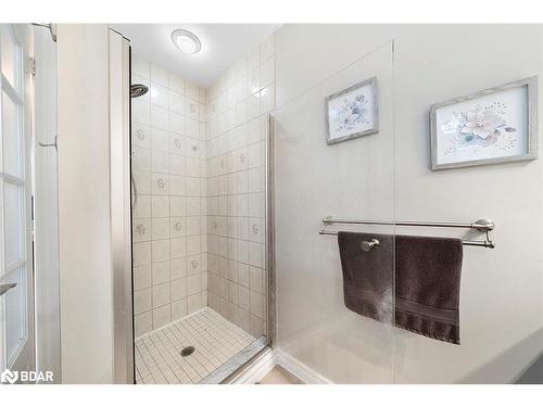 60 Columbia Road, Barrie, ON - Indoor Photo Showing Bathroom