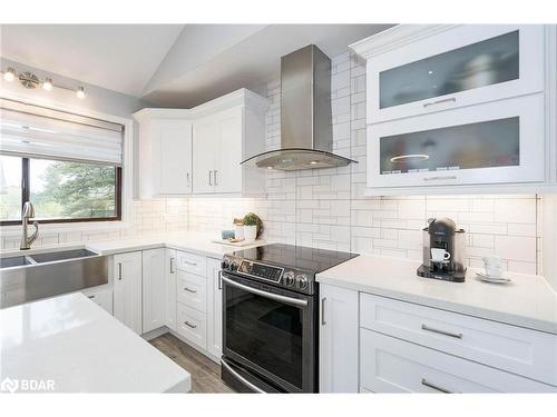 1078 Tiny Beaches Road S, Tiny, ON - Indoor Photo Showing Kitchen With Double Sink With Upgraded Kitchen