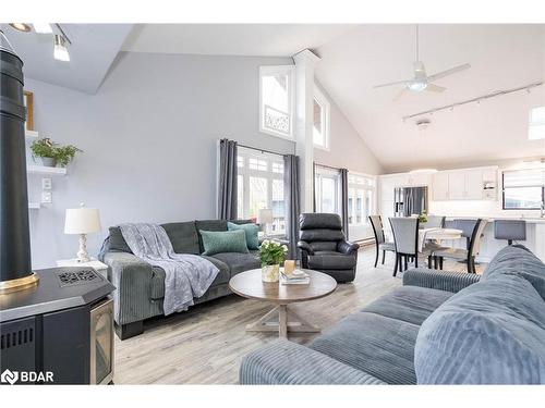 1078 Tiny Beaches Road S, Tiny, ON - Indoor Photo Showing Living Room