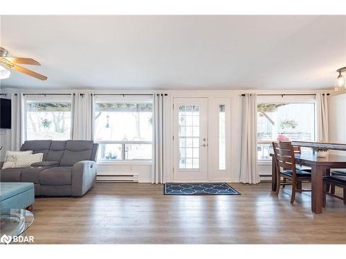 1078 Tiny Beaches Road S, Tiny, ON - Indoor Photo Showing Living Room