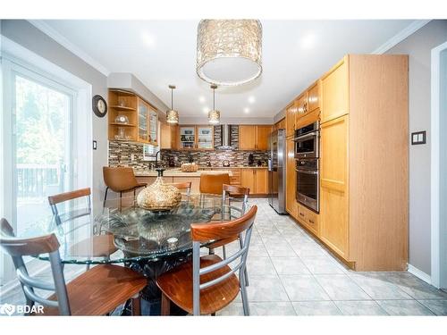 6 Leslie Avenue, Barrie, ON - Indoor Photo Showing Dining Room