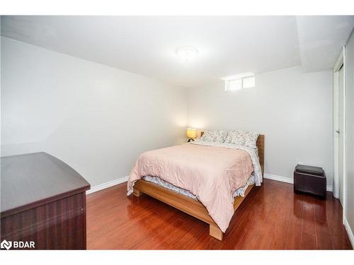 6 Leslie Avenue, Barrie, ON - Indoor Photo Showing Bedroom