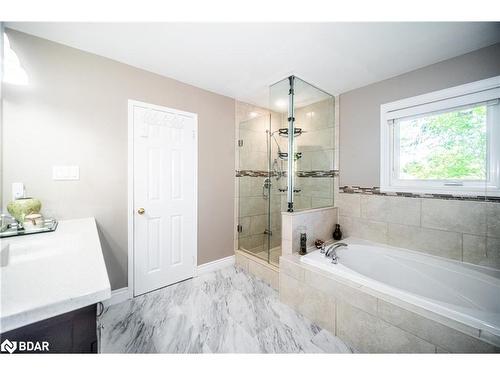 6 Leslie Avenue, Barrie, ON - Indoor Photo Showing Bathroom