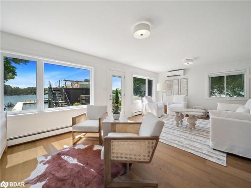 201 Cedar Island Road, Orillia, ON - Indoor Photo Showing Living Room