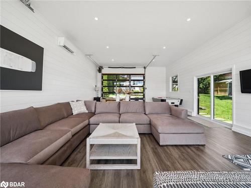 201 Cedar Island Road, Orillia, ON - Indoor Photo Showing Living Room