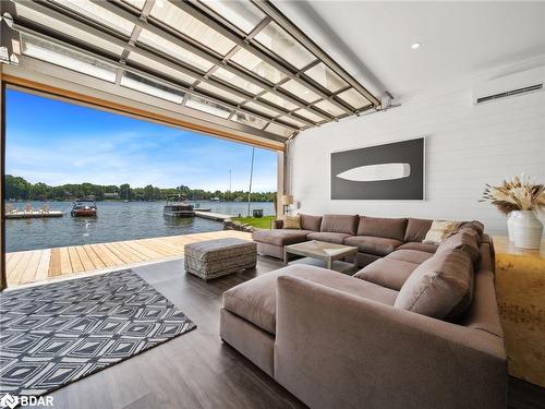 201 Cedar Island Road, Orillia, ON - Indoor Photo Showing Living Room