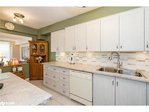 504-50 Baif Boulevard, Richmond Hill, ON - Indoor Photo Showing Kitchen With Double Sink