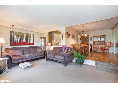 504-50 Baif Boulevard, Richmond Hill, ON - Indoor Photo Showing Living Room