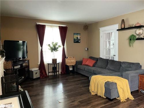 145 Coldwater Road, Orillia, ON - Indoor Photo Showing Living Room