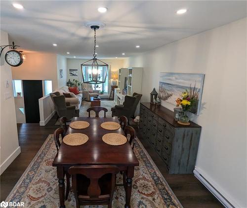 211 Sunset Crescent, Stroud, ON - Indoor Photo Showing Dining Room