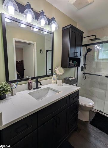 211 Sunset Crescent, Stroud, ON - Indoor Photo Showing Bathroom