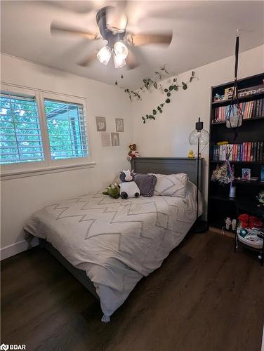 211 Sunset Crescent, Stroud, ON - Indoor Photo Showing Bedroom