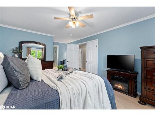 263 Pigeon Creek Rd Road, Kawartha Lakes, ON - Indoor Photo Showing Bedroom