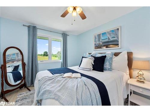 263 Pigeon Creek Rd Road, Kawartha Lakes, ON - Indoor Photo Showing Bedroom